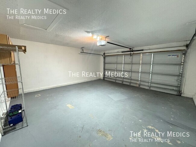 Building Photo - 313 Azincourt Ln