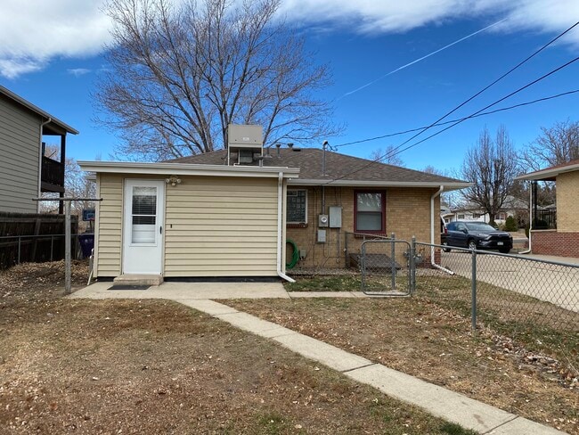 Building Photo - 4858 Benton St