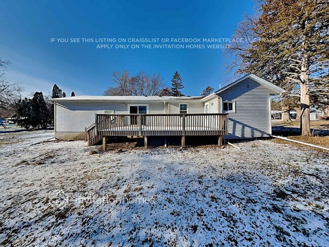 Building Photo - 1571 Racine Ave S