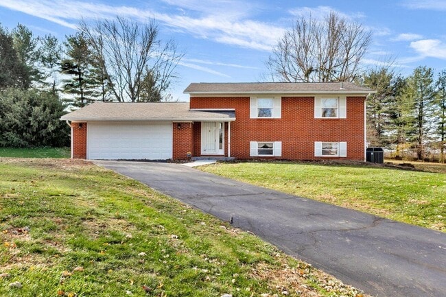 Primary Photo - 49 Commanche Ct