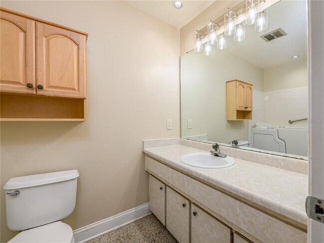 Building Photo - 907 Hillside Terrace