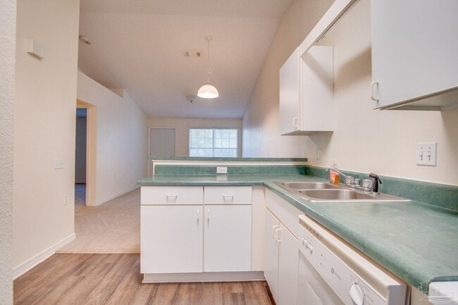 Building Photo - 8115 Heirloom Dr