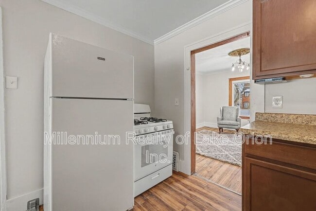 Building Photo - 52 E Iroquois Rd