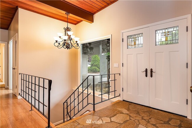 Building Photo - Newport Hills 3bed/1bath Home!