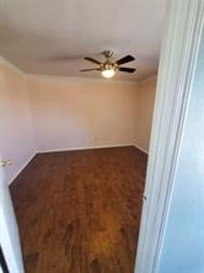 Building Photo - 18333 Roehampton Dr