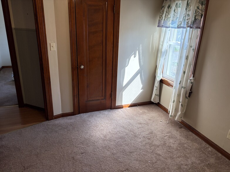 Building Photo - 211 27th St SE