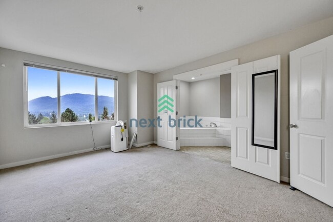 Building Photo - 3 BED & 3.5 BATH FOR RENT