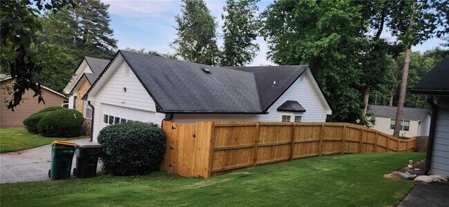 Building Photo - 1155 Riverside Trce