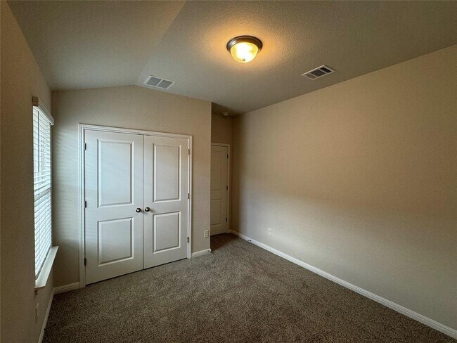 Building Photo - 340 Fossil Dr