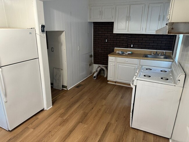 Building Photo - 3 bed house in Church Hill! Central HVAC, laundry, yard with shed!