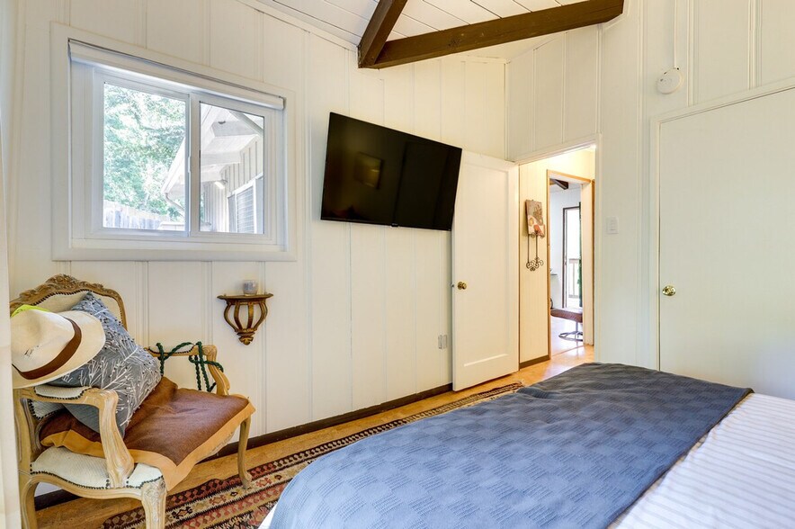 Building Photo - 4460 Lakeside Rd