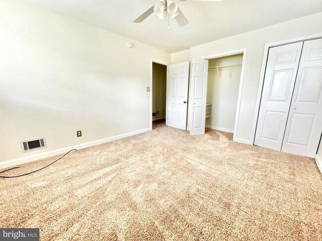 Building Photo - 302 Mimosa Ave