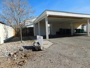 Building Photo - 869 Iowa Ave