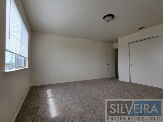 Building Photo - Unique 2 Bedroom Unit Available Now!