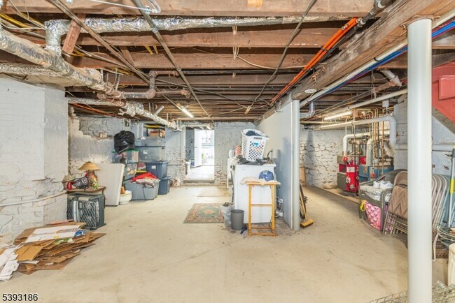 Building Photo - 19 St Lukes Pl