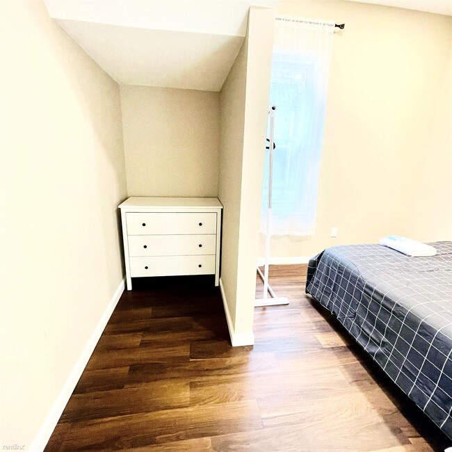 Building Photo - 3 br, 1 bath House - 2623 Edwin Street Fir...