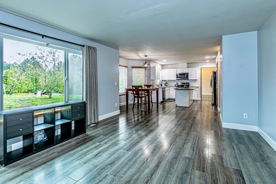 Building Photo - 4601 Nassau Ave NE