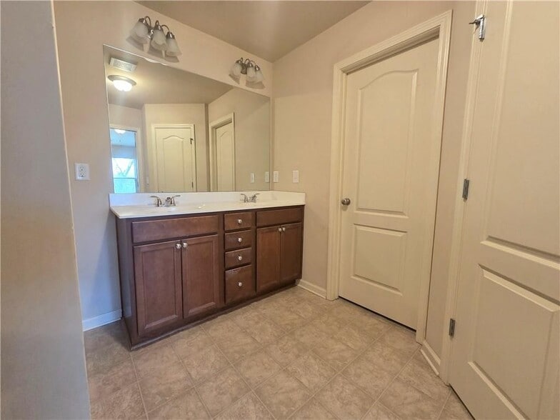 Building Photo - 3514 Brockenhurst Dr