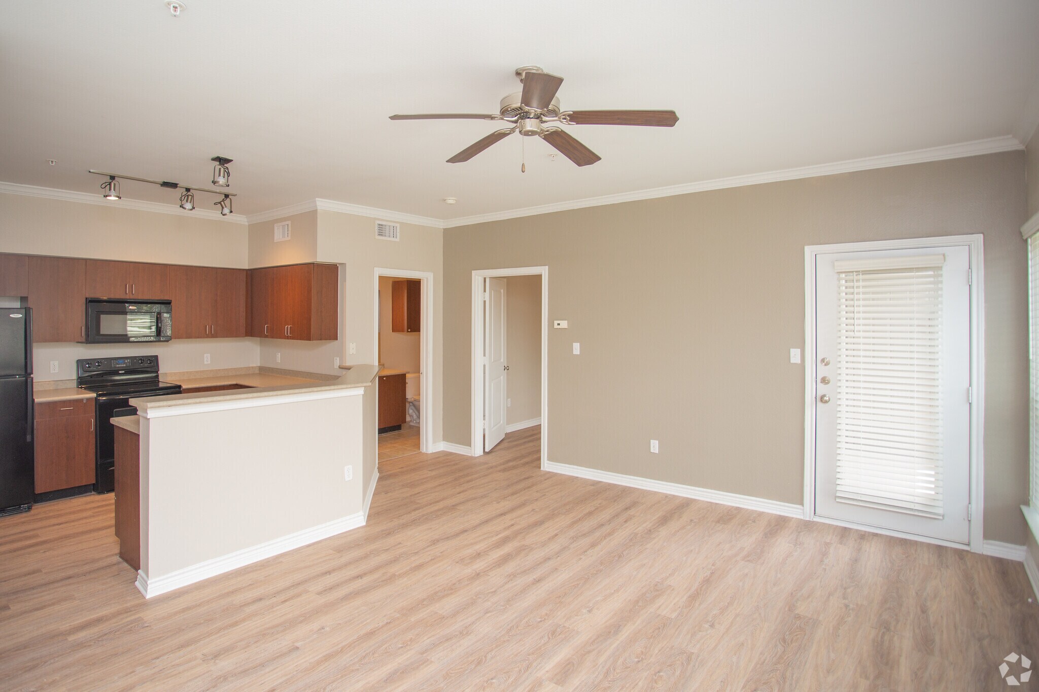 Lakeside 121 Apartments 701 N Leora Ln Lewisville TX 75056