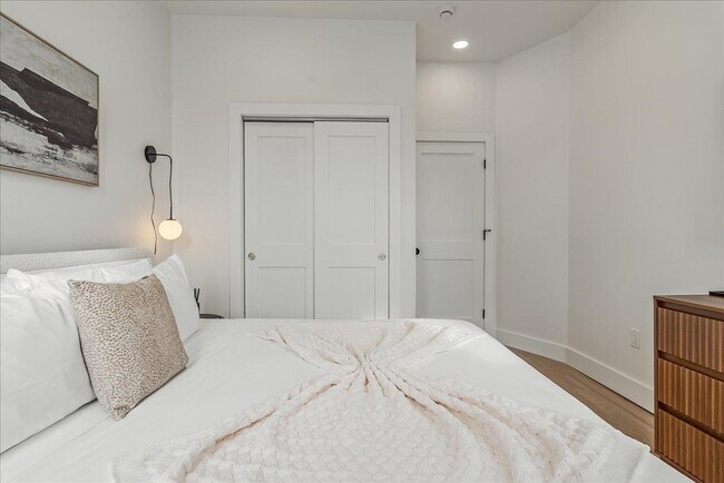 Building Photo - 97-99 Zabriskie St