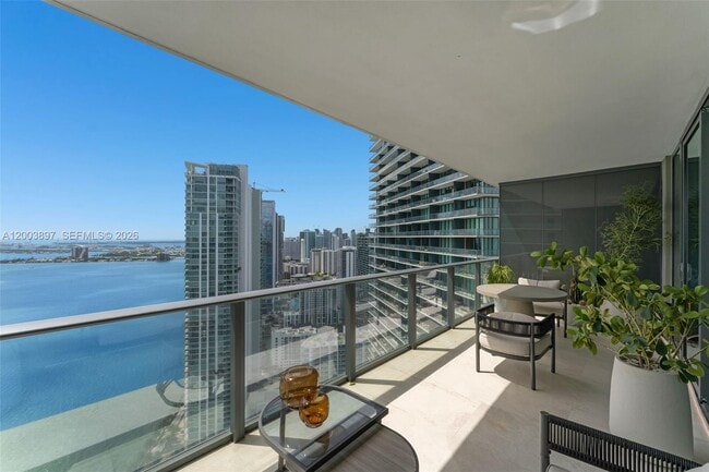 Building Photo - 650 NE 32nd St