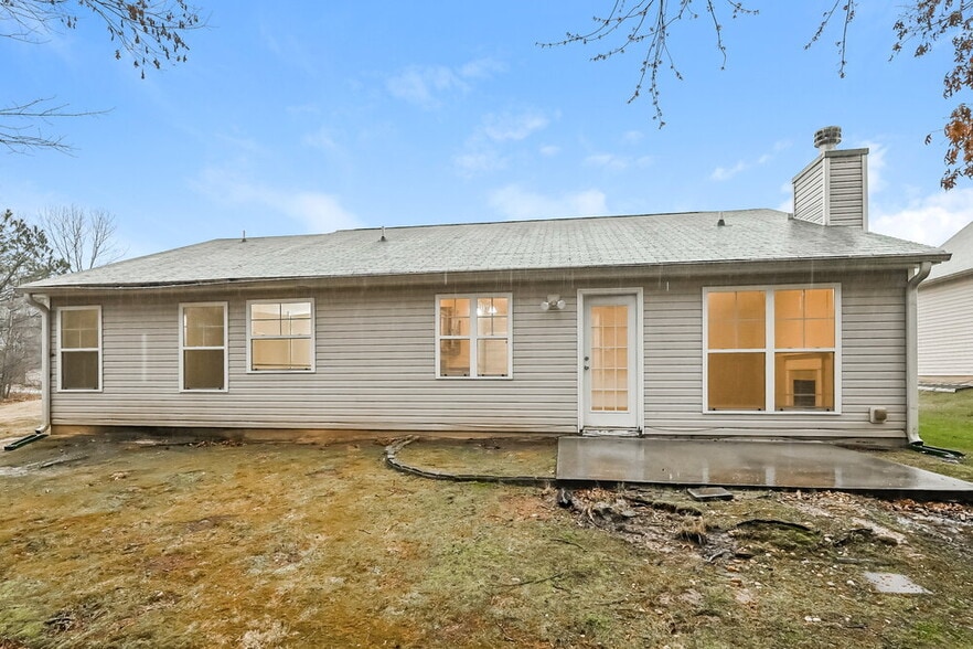 Building Photo - 2120 Crown Park Dr