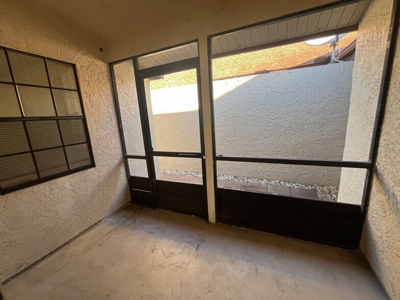 Building Photo - Available Now 2/2 in Port Charlotte