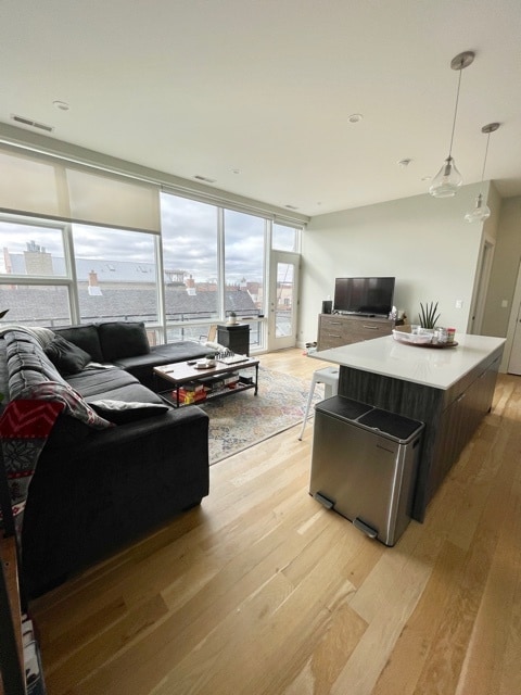 Building Photo - 3334 N Southport Ave