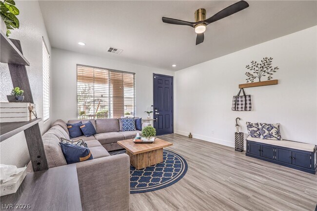 Building Photo - 10762 Flame Vine Ct