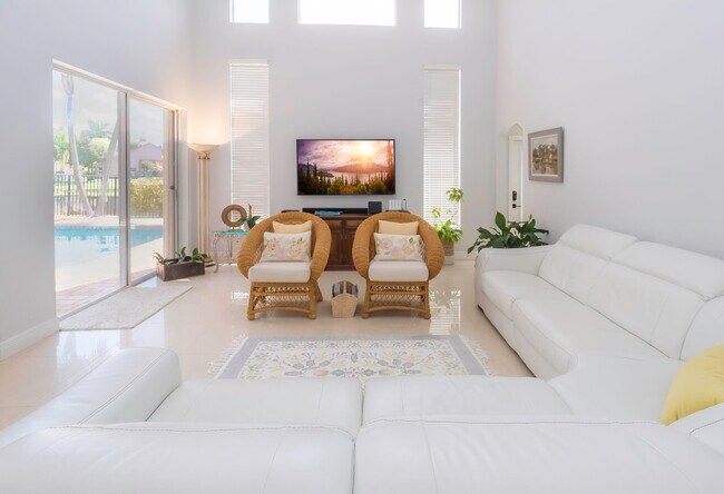 Building Photo - 10849 Bal Harbor Dr