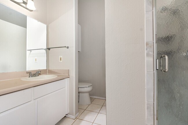 Building Photo - 10438 High Hollows Dr