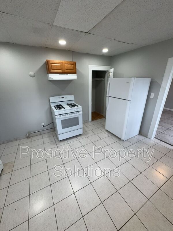 Building Photo - 534 Cherry St