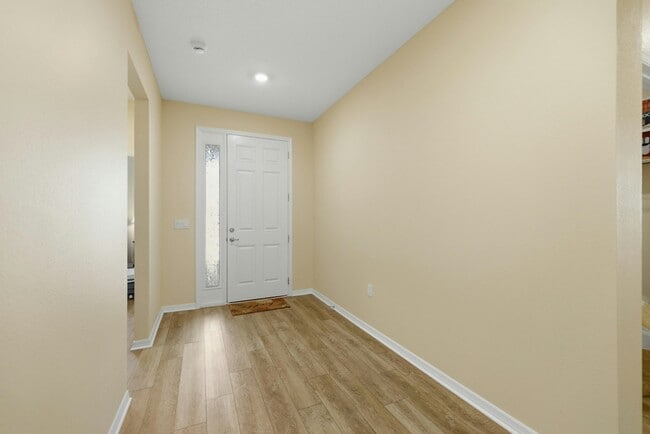 Building Photo - 6137 SW 70th Ave