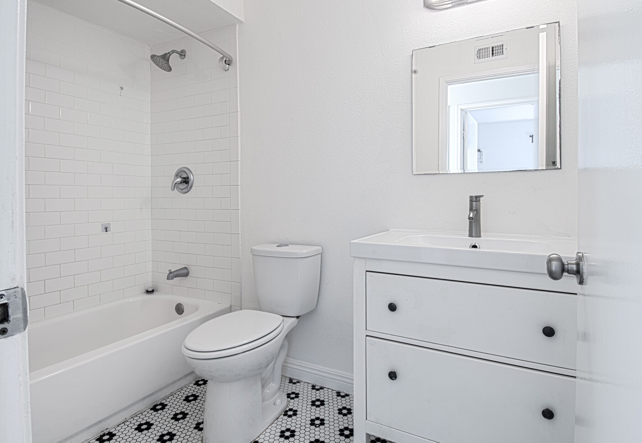 Building Photo - 2064 S June Pl