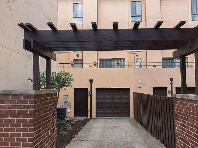 Building Photo - 21 W Lee St