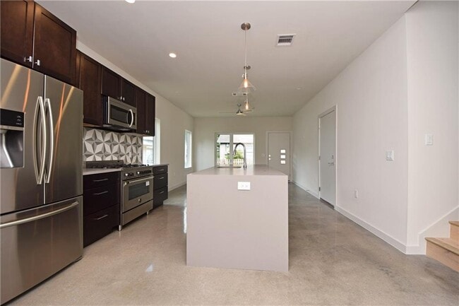 Building Photo - 5405 Sunshine Dr