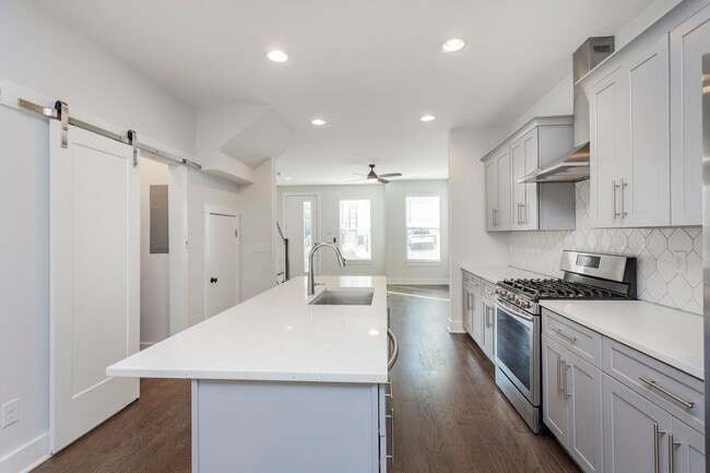 Building Photo - 708 Tral St