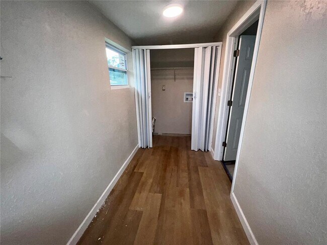 Building Photo - 1822 Harding Ave