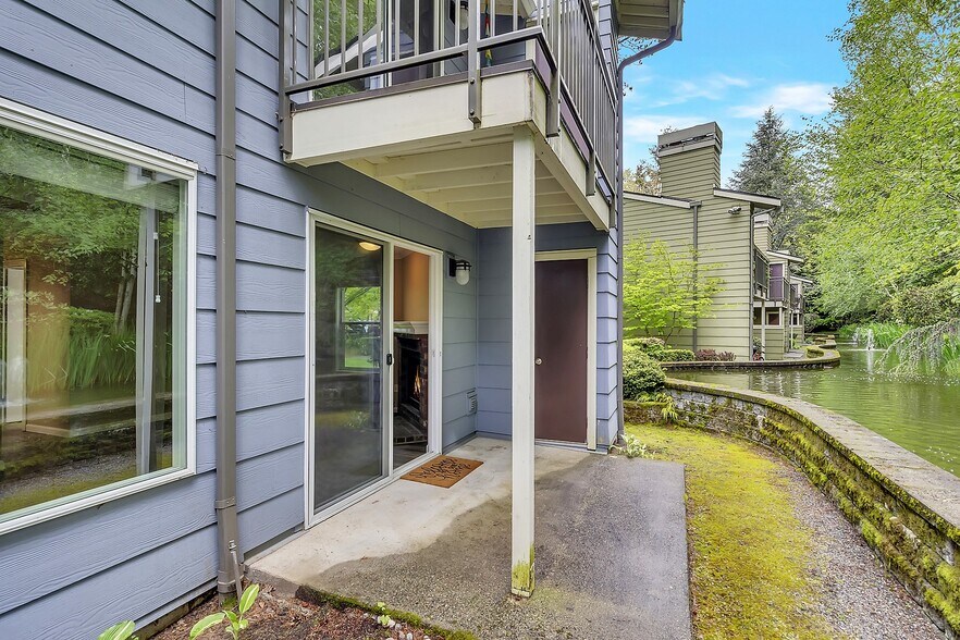 Water feature from patio - 10026 NE 127th Pl