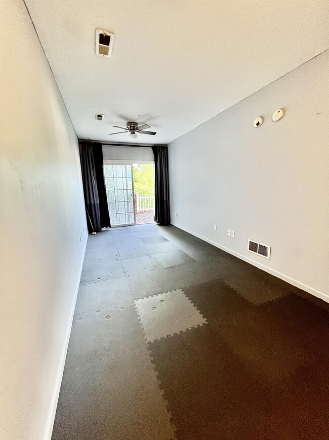 Building Photo - 229 Palisades Dr