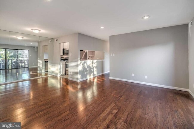 Building Photo - 1302 Maresfield