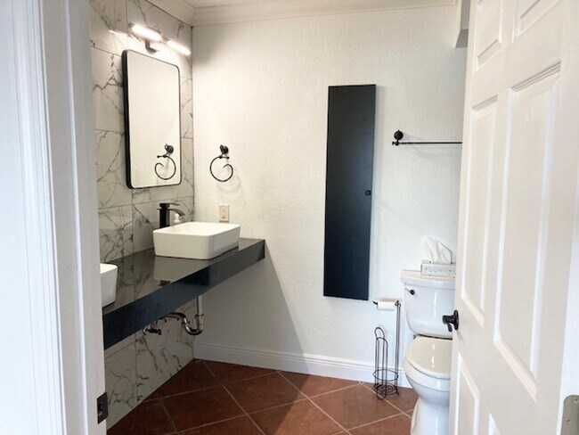 Building Photo - Casa Rio Waterfront Condominium