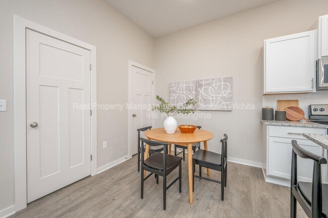 Building Photo - 3614 W Angel St