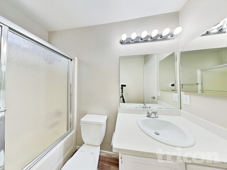 Building Photo - 5044 N Vista Del Rancho Way