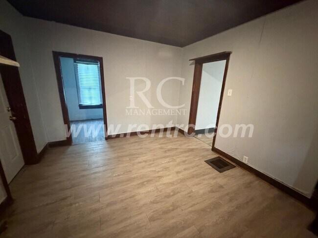 Building Photo - 612 Wayne-
