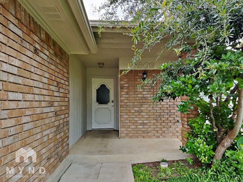 Building Photo - 1509 Brook Forest Dr
