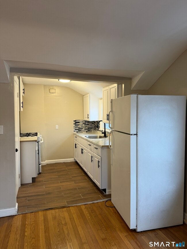 Building Photo - 205 London Dr