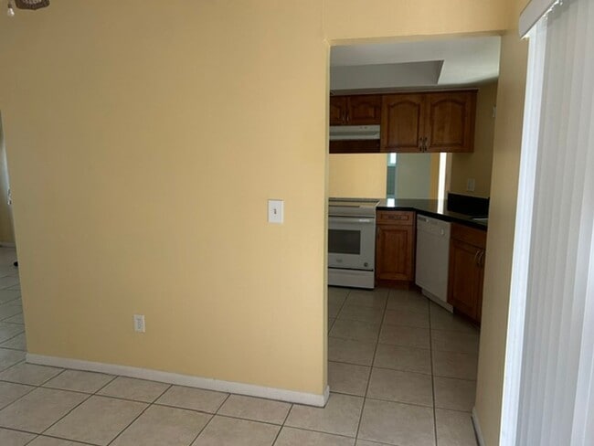 Building Photo - 3/2 available now! Welcome home!