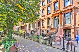 Building Photo - 1BR Stuyvesant Heights Garden Oasis with I...