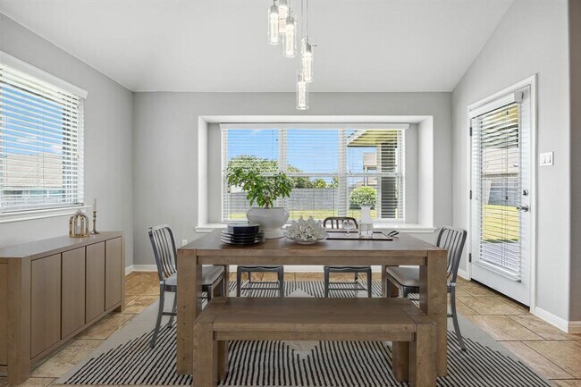 Building Photo - 140 W Highfield St